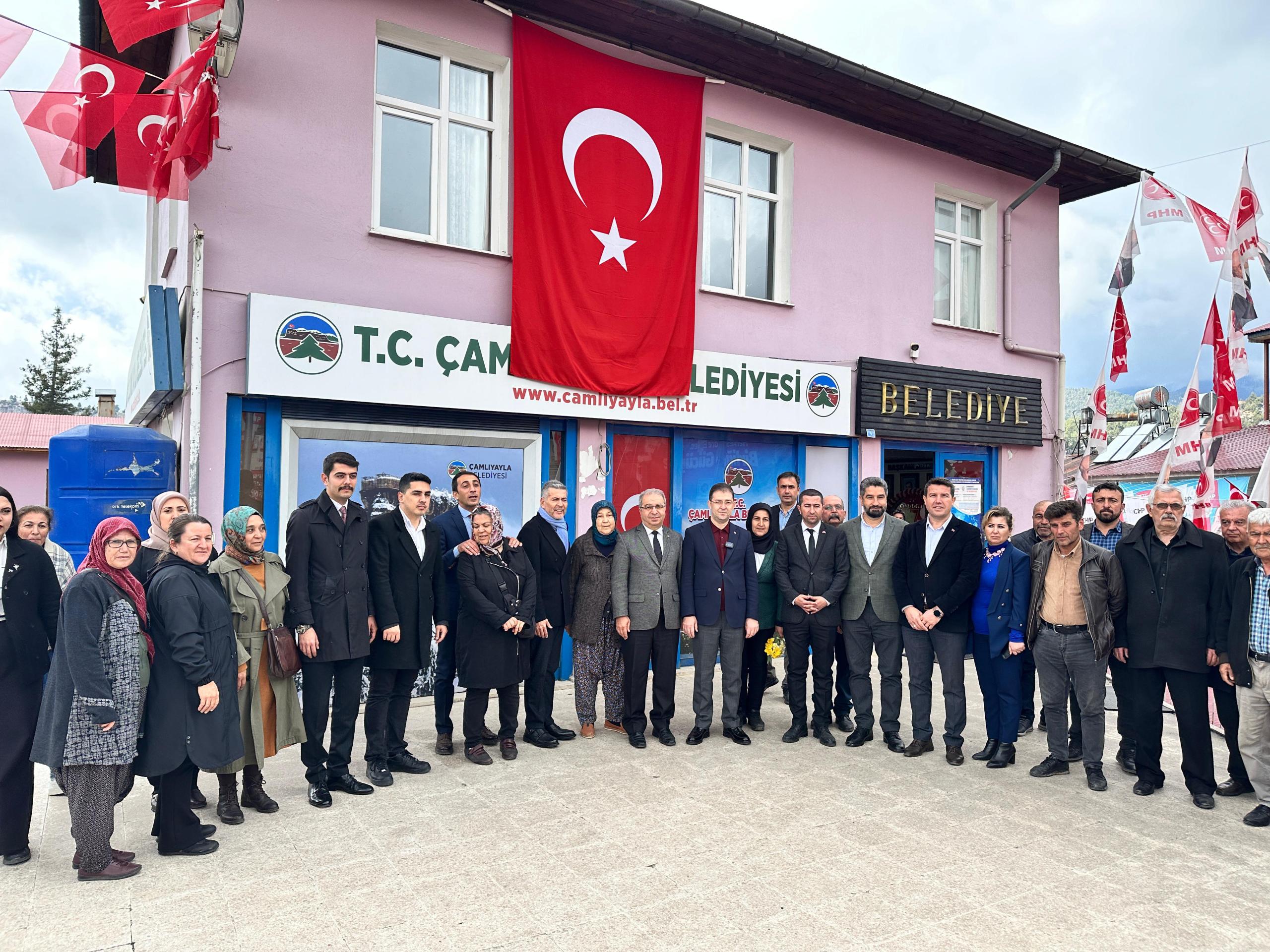 MİLLETVEKİLİ UYSAL, ÇAMLIYAYLA’DA ESNAF İLE BULUŞTU