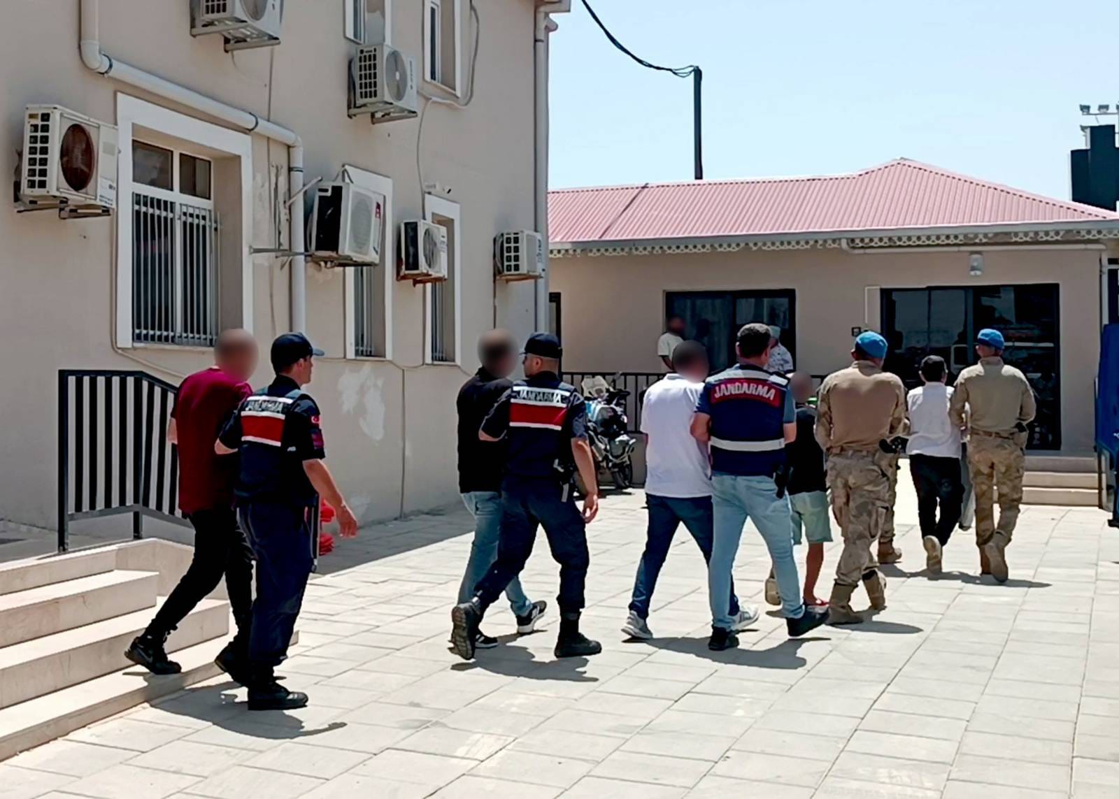 JANDARMADAN FUHUŞ VE İNSAN TİCARETİ OPERASYONU’NDA 8 TUTUKLU