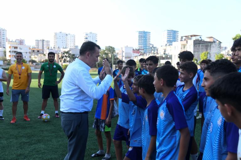 BAŞKAN ÖZYİĞİT, ŞAMPİYON SPORCULARLA BULUŞTU