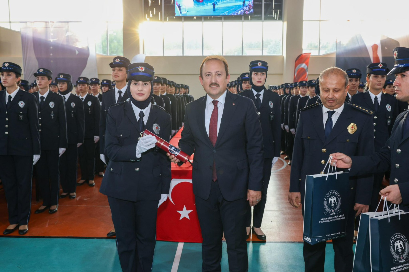 VALİ PEHLİVAN, MERSİN ŞEHİT ALTUĞ VERDİ POLİS MESLEK EĞİTİM MERKEZİ MEZUNİYET TÖRENİNE KATILDI