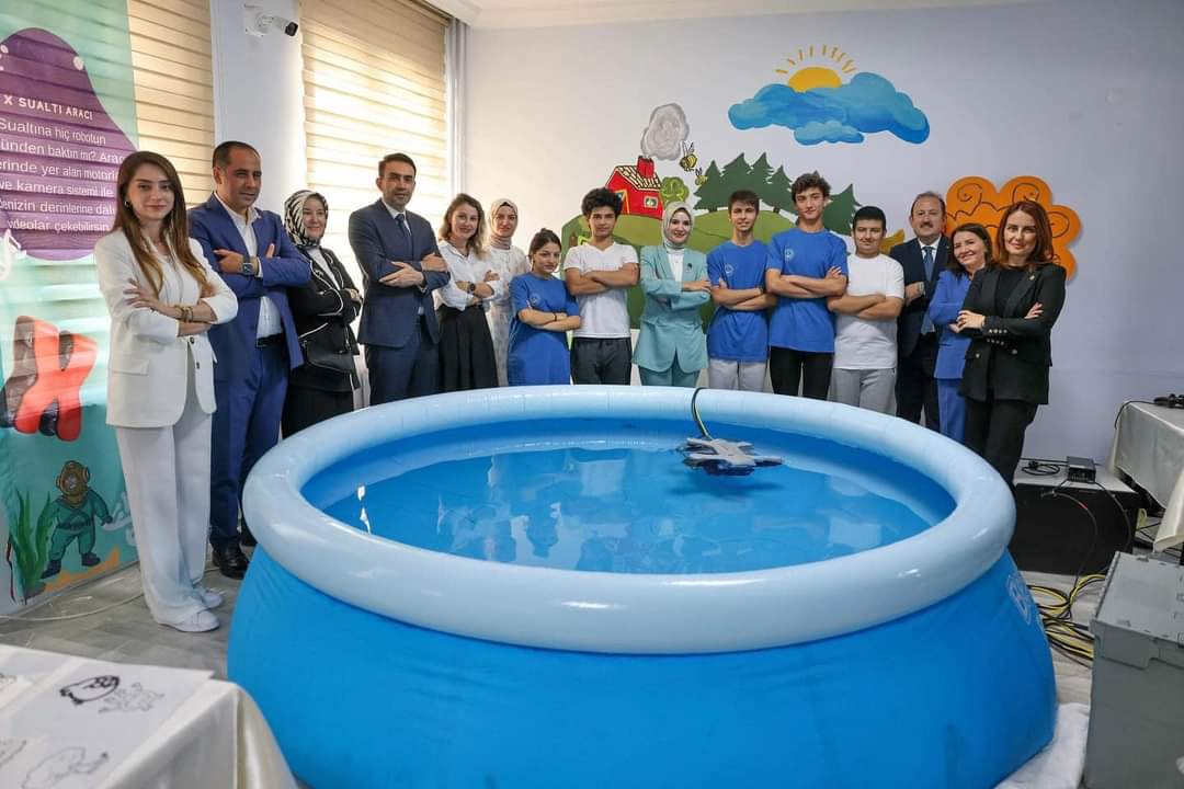 BAKAN GÖKTAŞ, TEKNOFEST’TE FİNALE KALAN ÖĞRENCİLER İLE BİR ARAYA GELDİ