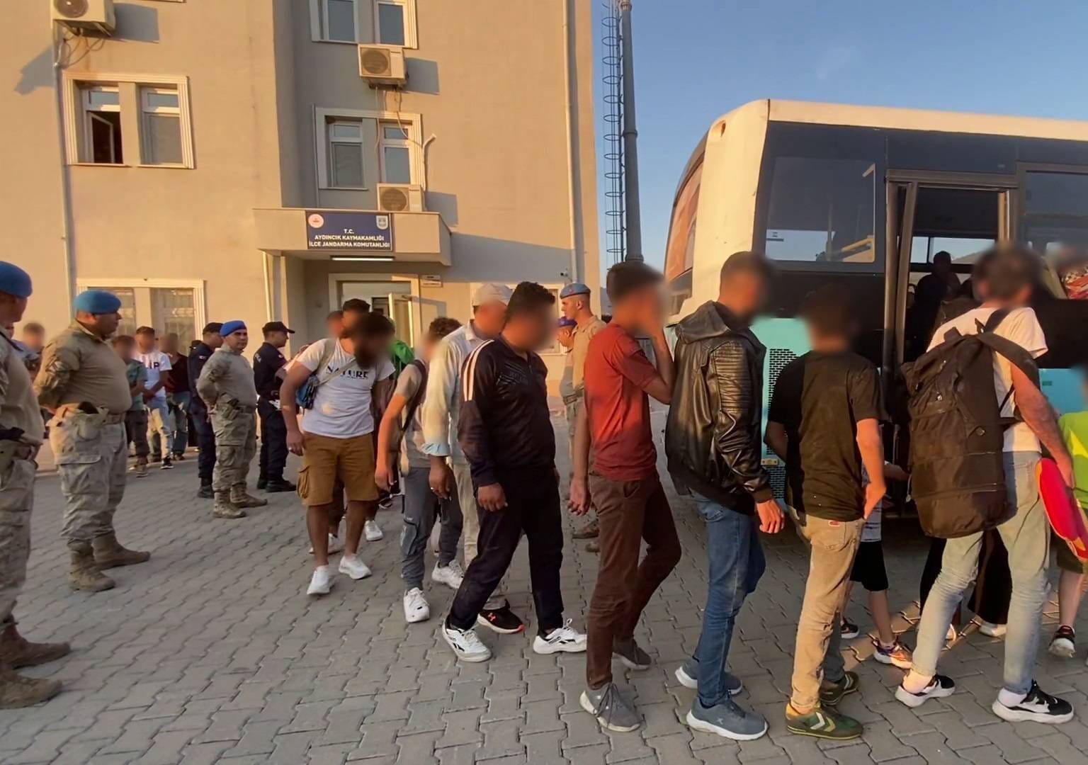 JANDARMADAN GÖÇMEN KAÇAKÇILIĞI OPERASYONU