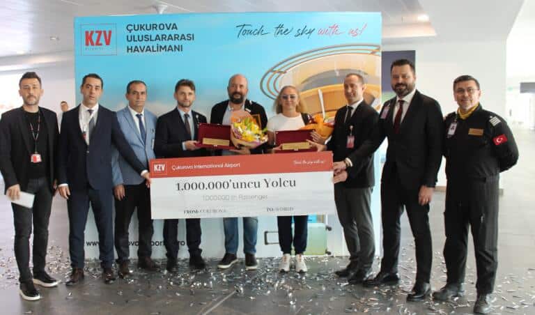 ÇUKUROVA ULUSLARARASI HAVALİMANI 29 EKİM CUMHURİYET BAYRAMI HAFTASINDA BÜYÜK GURUR 1 MİLYONUNCU YOLCUYU AĞIRLADI