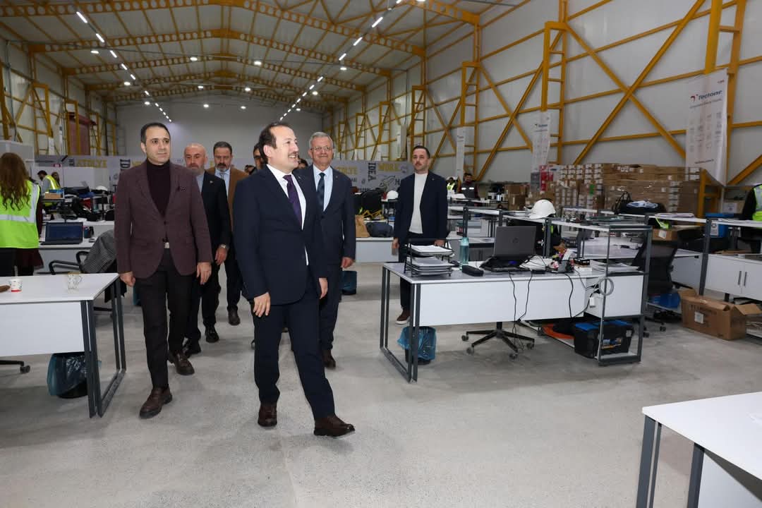 VALİ PEHLİVAN TECTONE FABRİKASININ AR-GE MERKEZİNİ ZİYARET ETTİ