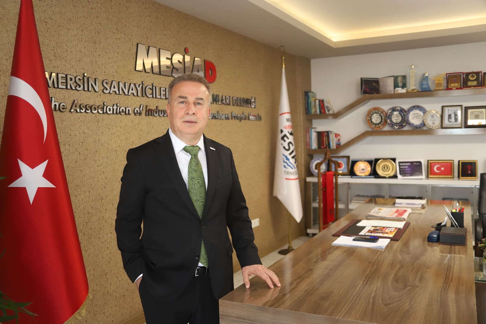 “MERKEZ BANKASI FAİZ İNDİRİYOR, REEL SEKTÖR FİNANSMANA ERİŞEMİYOR”