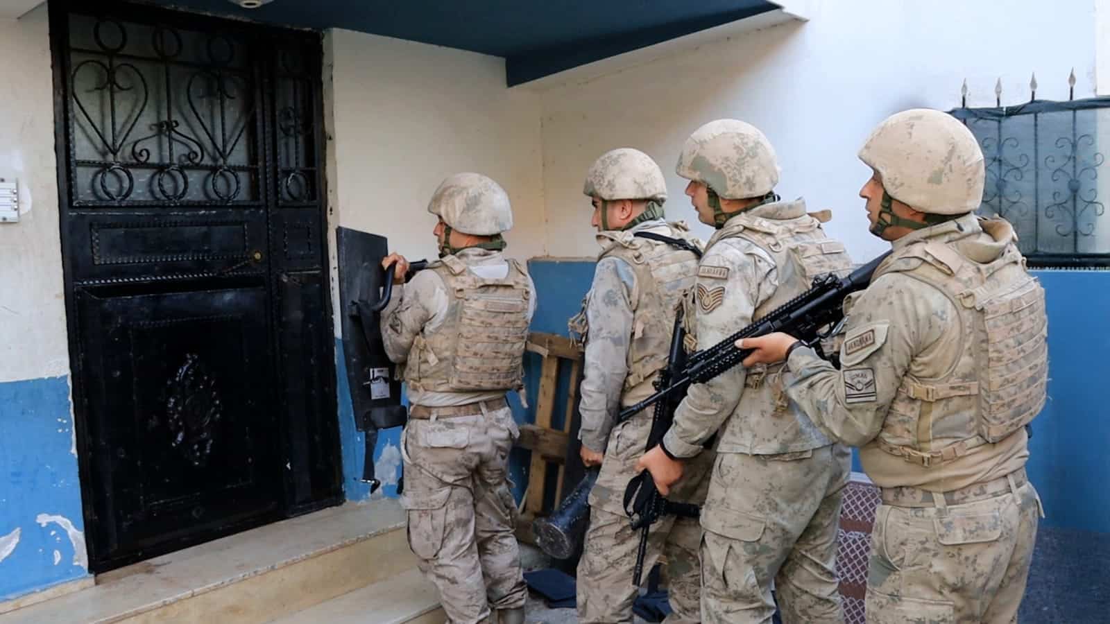 NARKOKAPAN MERSİN OPERASYONUNDA 112 TORBACI GÖZALTINA ALINDI