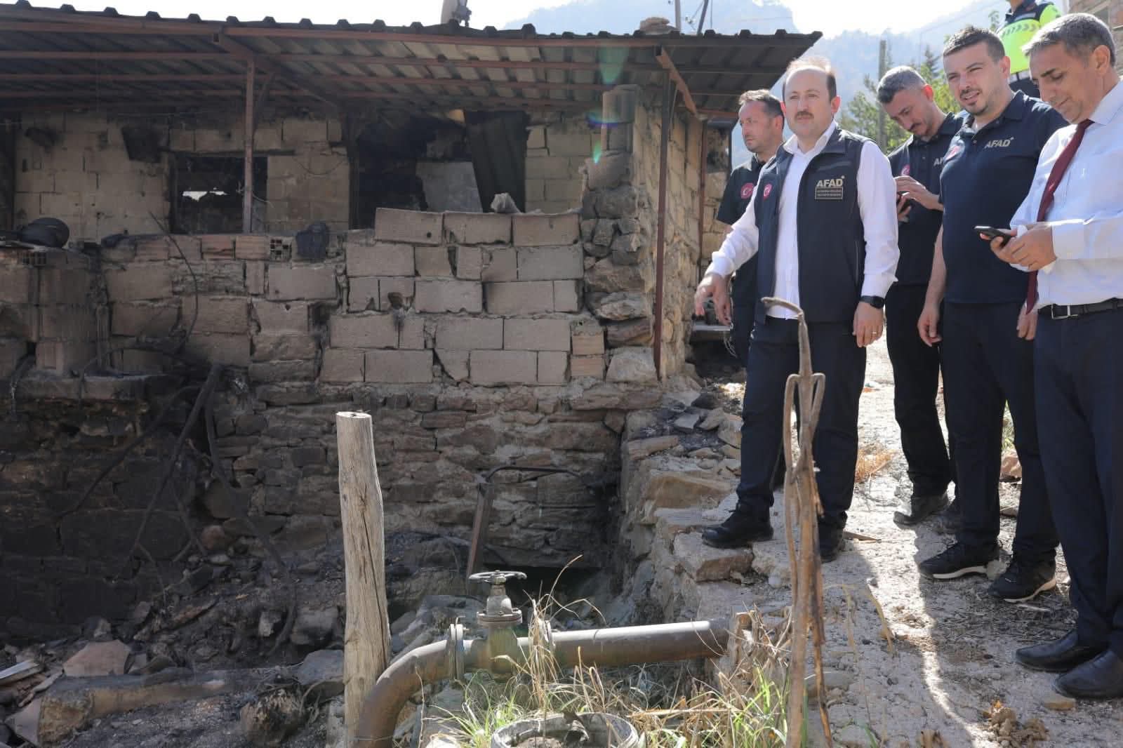 AFAD BAŞKANI PEHLİVAN, SİLİFKE’DE YANGINDAN ZARAR GÖREN BÖLGELERİ GEZDİ