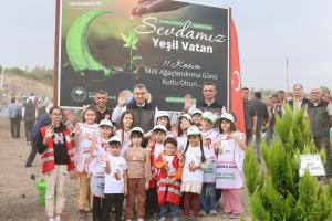 11 KASIM MİLLİ AĞAÇLANDIRMA GÜNÜ’NDE VALİ TOROS FİDAN DİKME ETKİNLİĞİNE KATILDI