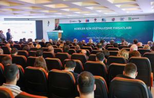 VALİ TOROS, “KOBİ’LER İÇİN DİJİTALLEŞME FIRSATLARI” KONULU BİLGİLENDİRME KONFERANSINA KATILDI