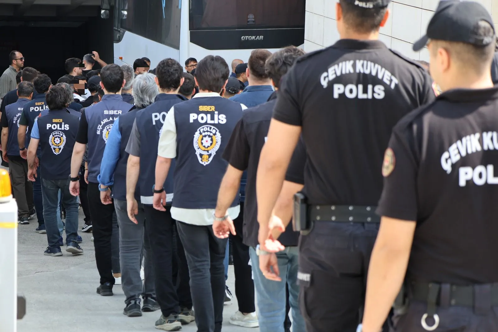 MERSİN MERKEZLİ 7 İLDE DEV YASA DIŞI BAHİS OPERASYONU: 26 MİLYAR TL’LİK TRAFİK ÇÖKERTİLDİ!