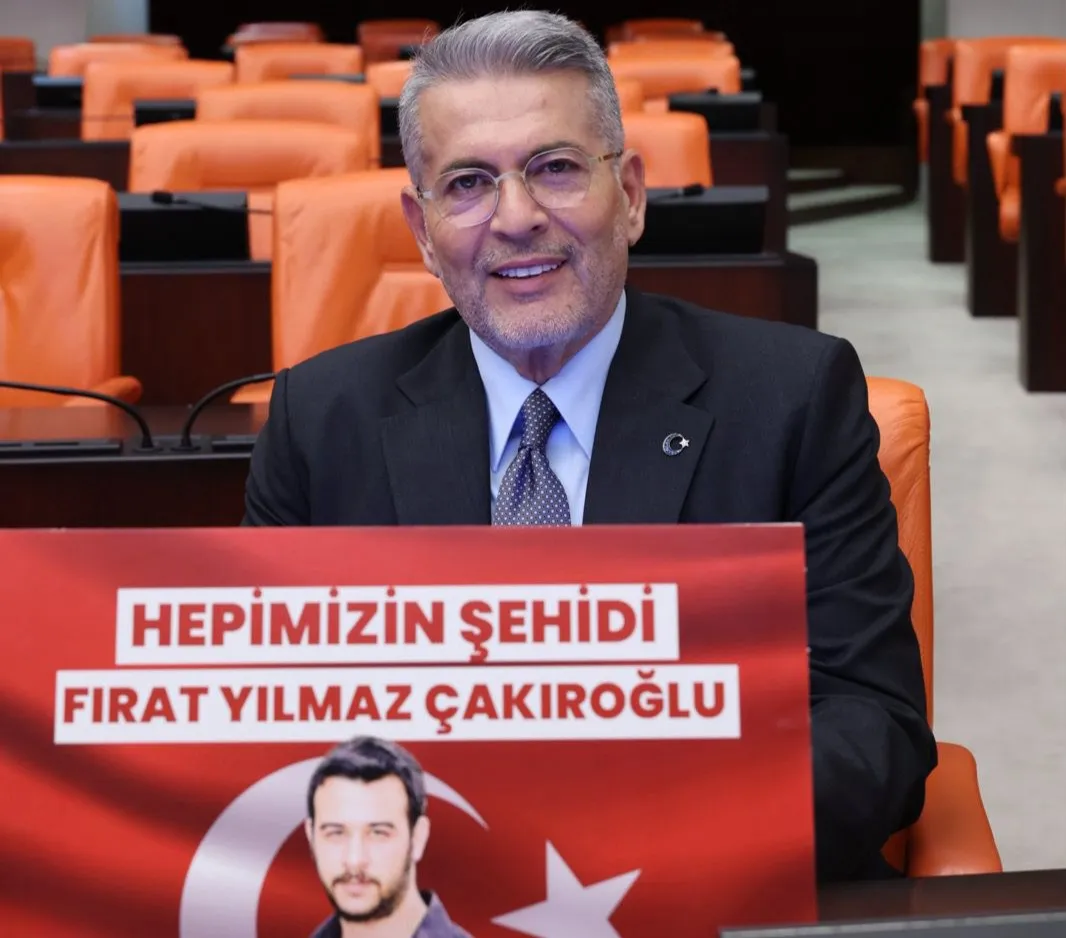 MHP’Lİ UYSAL’DAN TEPKİ: “FIRAT YILMAZ ÇAKIROĞLU’NUN ADININ KALDIRILMASINI ŞİDDETLE KINIYORUM”