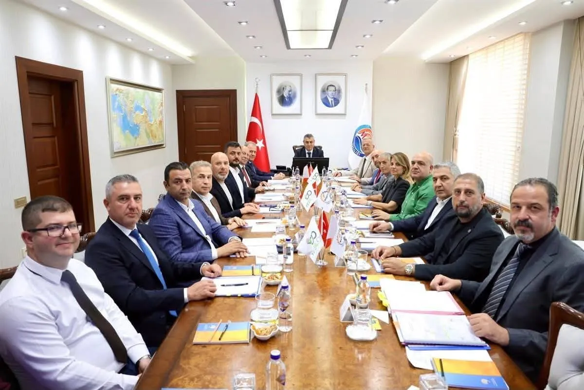 VALİ ATİLLA TOROS BAŞKANLIĞINDA MERSİN OSB MÜTEŞEBBİS HEYETİ TOPLANDI