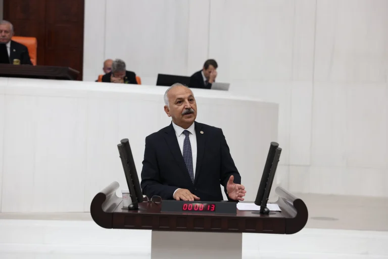 CHP’Lİ DİNÇER: “EMEKLİ ARTIK TÜRKİYE’NİN KANAYAN YARASI”