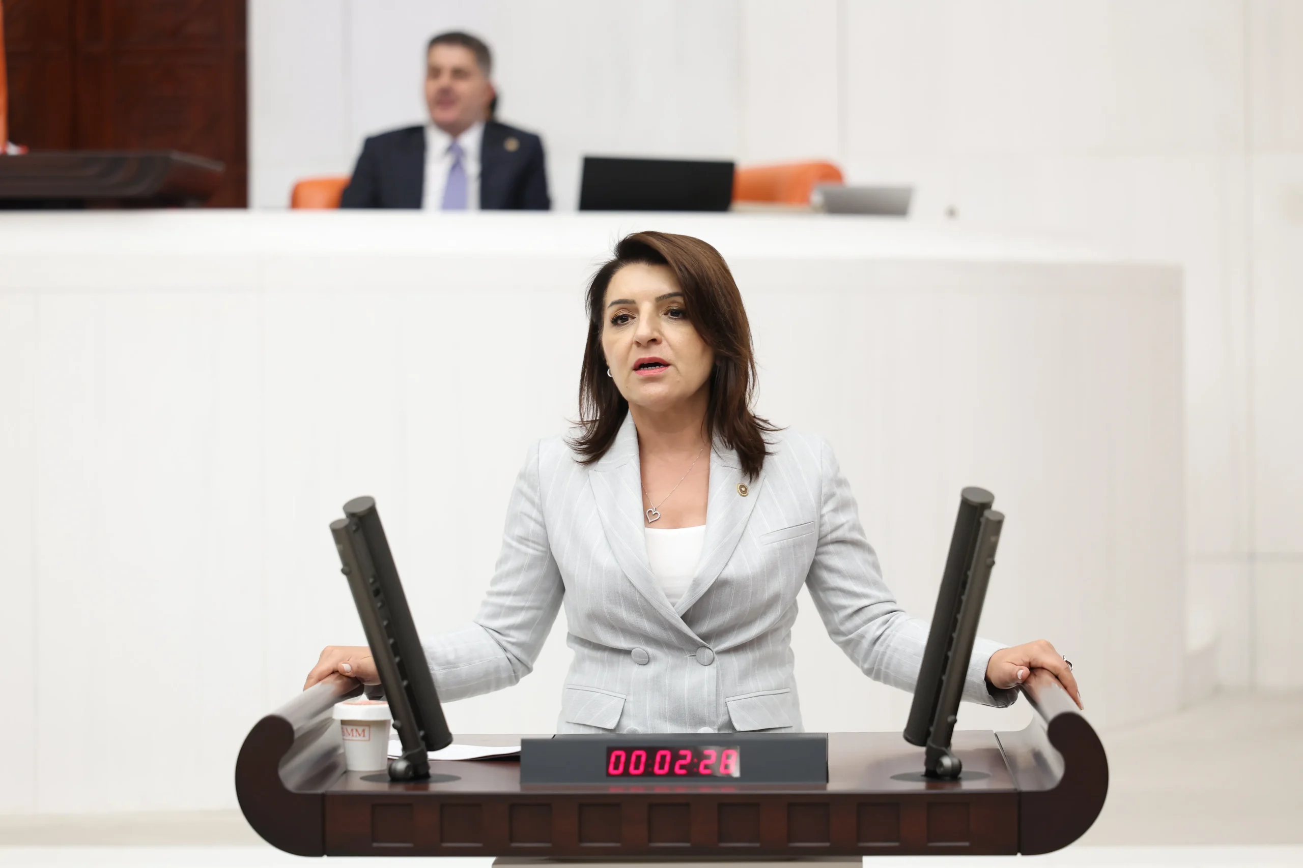 GÜLCAN KIŞ’TAN “OKULA DÖNÜŞ” ALARMI: EYLÜL VELİNİN DERT AYI OLDU