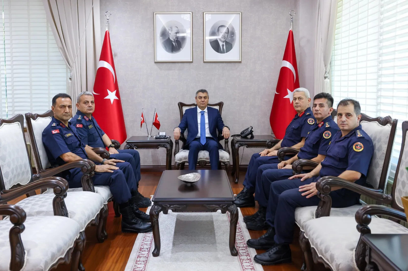 MERSİN VALİSİ TOROS’TAN JANDARMA HEYETİNE KABUL